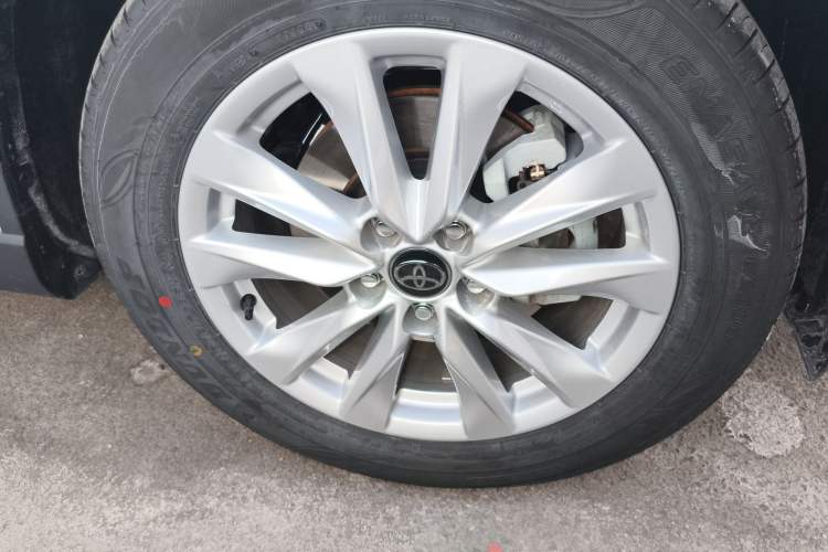 Used Toyota Corolla Cross 2024 2.0L Smart Electric Hybrid Dual-Engine Pioneer Edition Right Front Wheel Hub