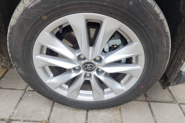 Used Toyota Corolla Cross 2024 2.0L Smart Electric Hybrid Dual-Engine Pioneer Edition Right Front Wheel Hub