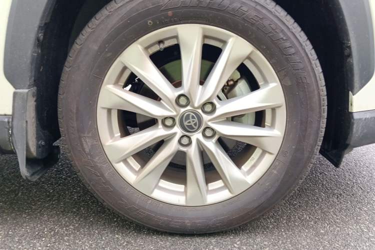 Used Toyota Corolla Cross 2024 2.0L Pioneer Edition Right Front Wheel Hub