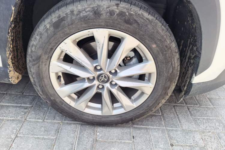Used Toyota Corolla Cross 2024 2.0L Pioneer Edition Right Front Wheel Hub