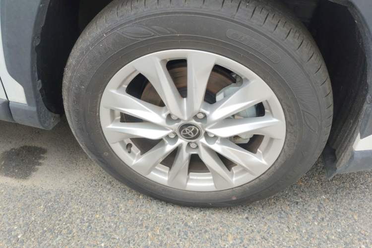 Used Toyota Corolla Cross 2024 2.0L Pioneer Edition Right Front Wheel Hub