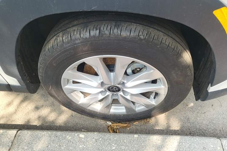Used Toyota Corolla Cross 2024 2.0L Pioneer Edition Right Front Wheel Hub