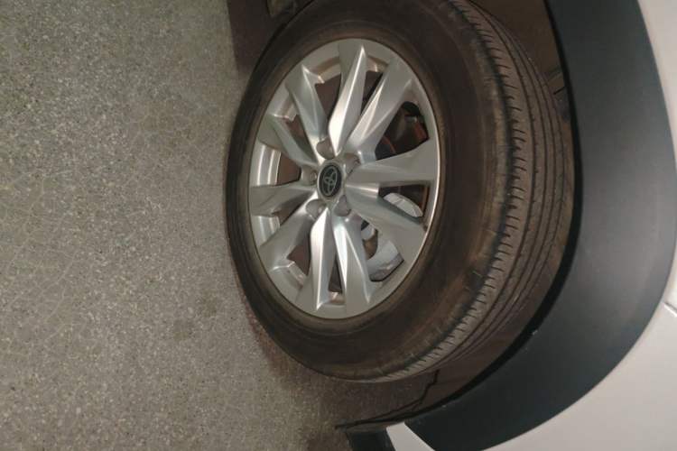Used Toyota Corolla Cross 2024 2.0L Pioneer Edition Right Front Wheel Hub