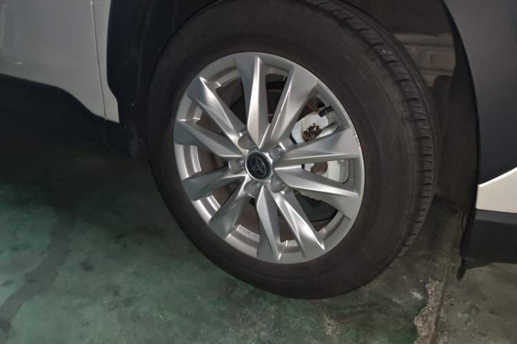 Used Toyota Corolla Cross 2024 2.0L Smart Electric Hybrid Dual-Engine Pioneer Edition Right Front Wheel Hub