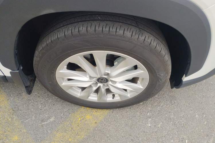 Used Toyota Corolla Cross 2024 2.0L Pioneer Edition Right Front Wheel Hub