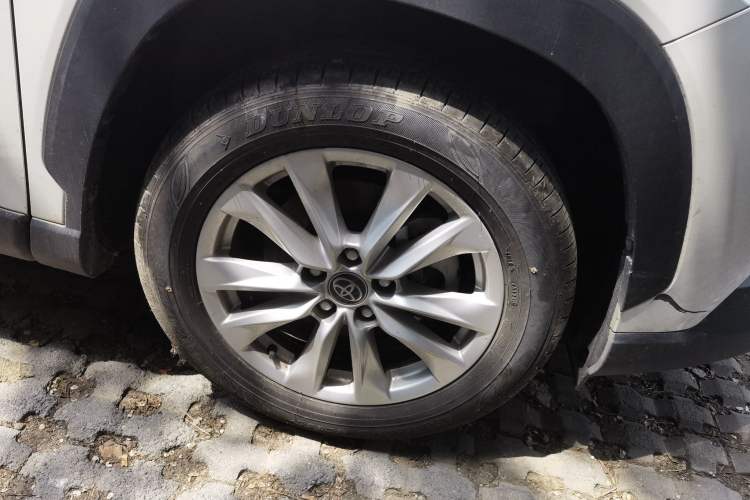 Used Toyota Corolla Cross 2024 2.0L Pioneer Edition Right Front Wheel Hub