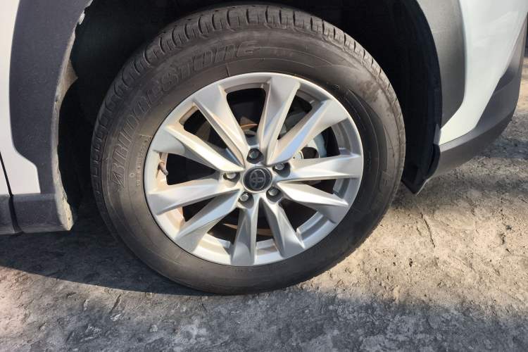 Used Toyota Corolla Cross 2024 2.0L Pioneer Edition Right Front Wheel Hub