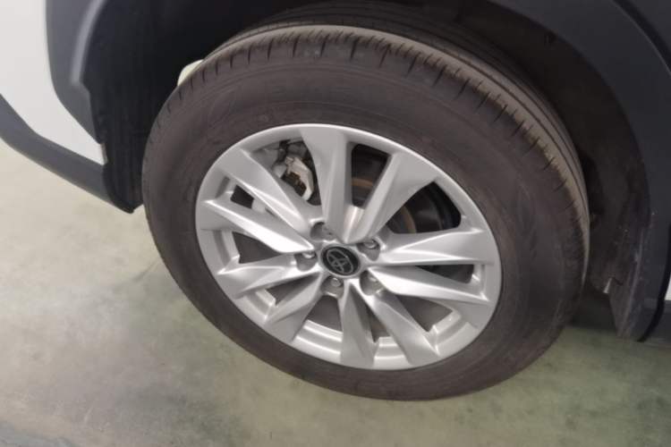 Used Toyota Corolla Cross 2024 2.0L Pioneer Edition Right Rear Wheel Hub