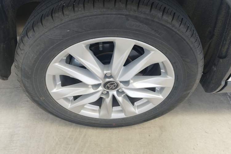 Used Toyota Corolla Cross 2024 2.0L Smart Electric Hybrid Dual-Engine Pioneer Edition Right Rear Wheel Hub