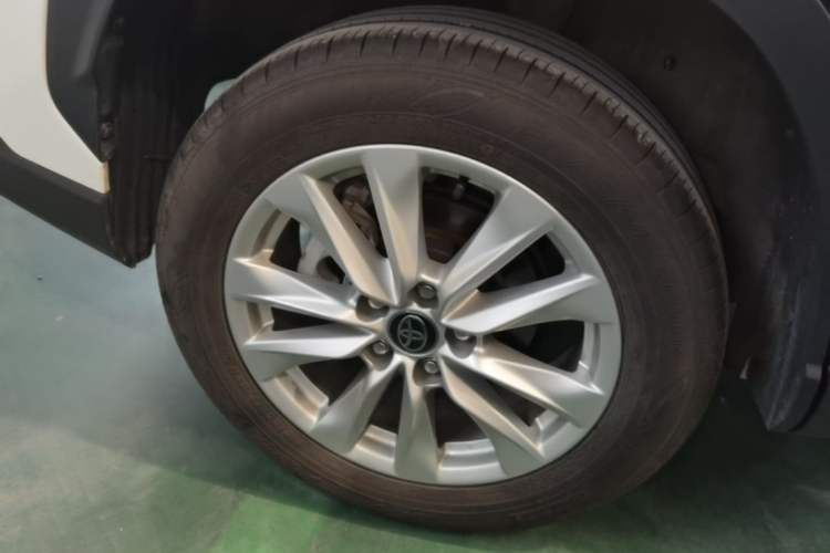 Used Toyota Corolla Cross 2024 2.0L Pioneer Edition Right Rear Wheel Hub