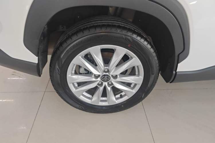 Used Toyota Corolla Cross 2024 2.0L Pioneer Edition Right Rear Wheel Hub