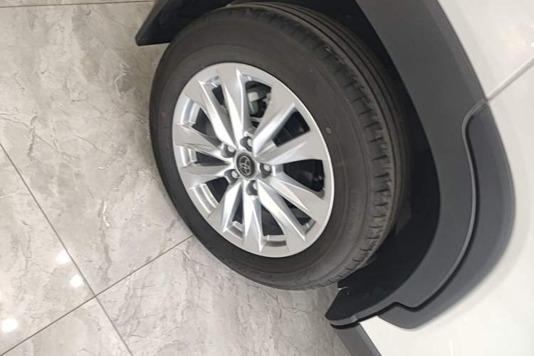 Used Toyota Corolla Cross 2024 2.0L Pioneer Edition Right Rear Wheel Hub