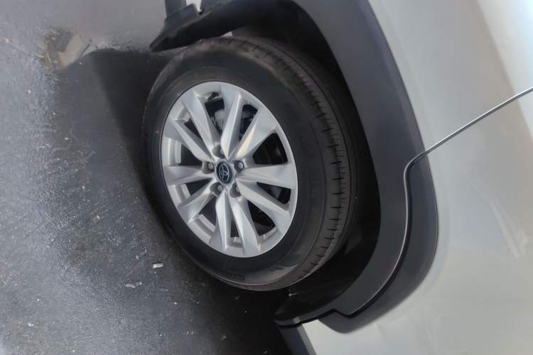 Used Toyota Corolla Cross 2024 2.0L Elite Edition Right Rear Wheel Hub