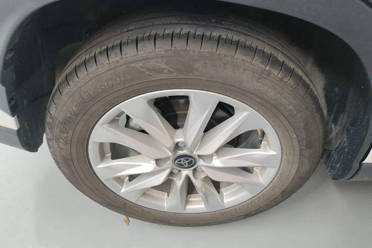 Used Toyota Corolla Cross 2024 2.0L Elite Edition Right Rear Wheel Hub