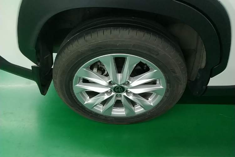 Used Toyota Corolla Cross 2024 2.0L Pioneer Edition Right Rear Wheel Hub