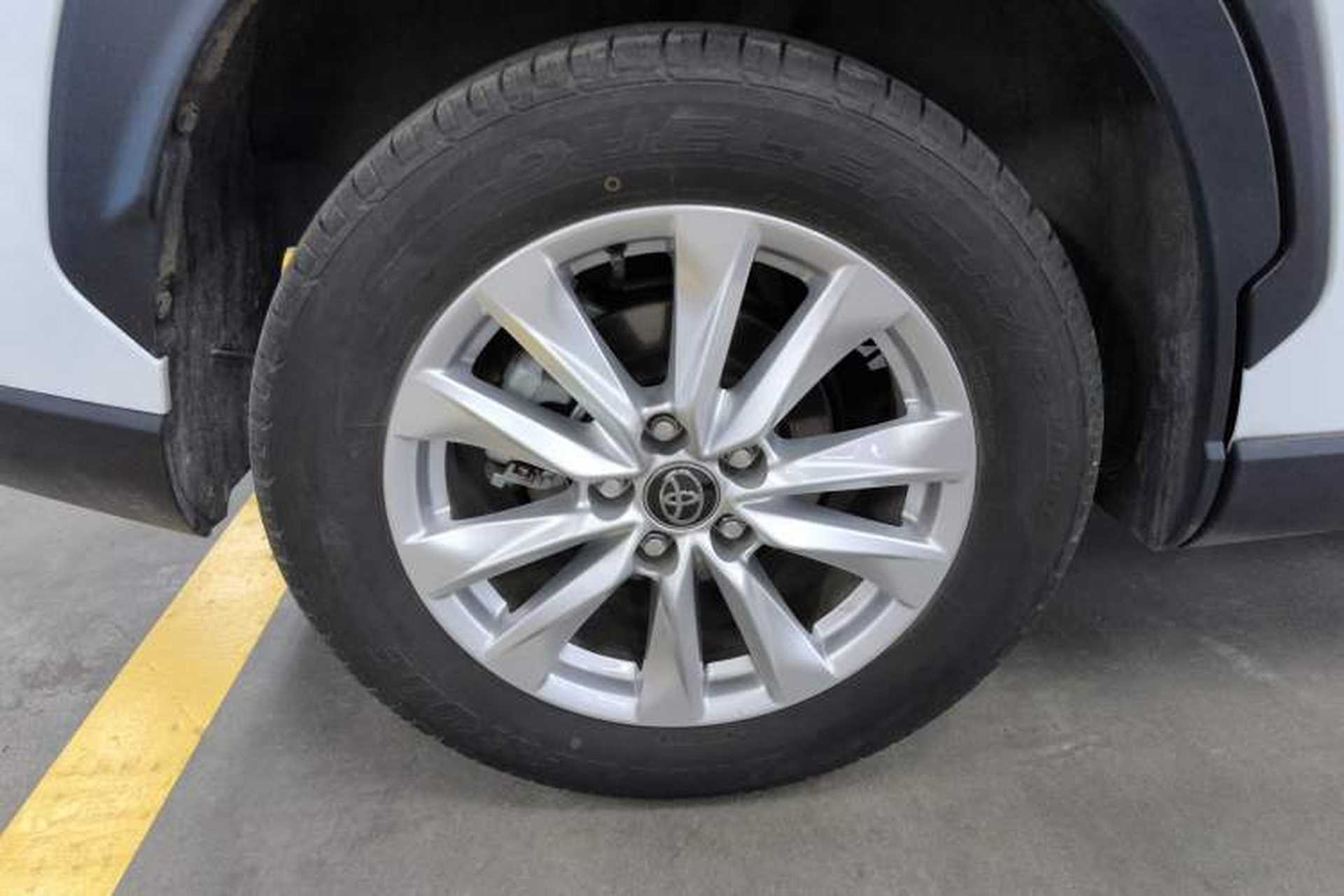 Used Toyota Corolla Cross 2024 2.0L Elite Edition Right Rear Wheel Hub
