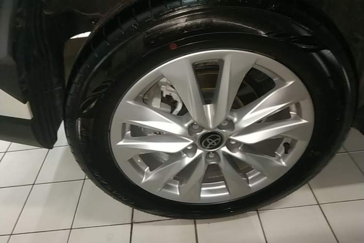 Used Toyota Corolla Cross 2024 2.0L Elite Edition Right Rear Wheel Hub