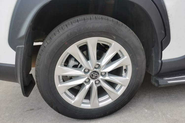Used Toyota Corolla Cross 2024 2.0L Pioneer Edition Right Rear Wheel Hub