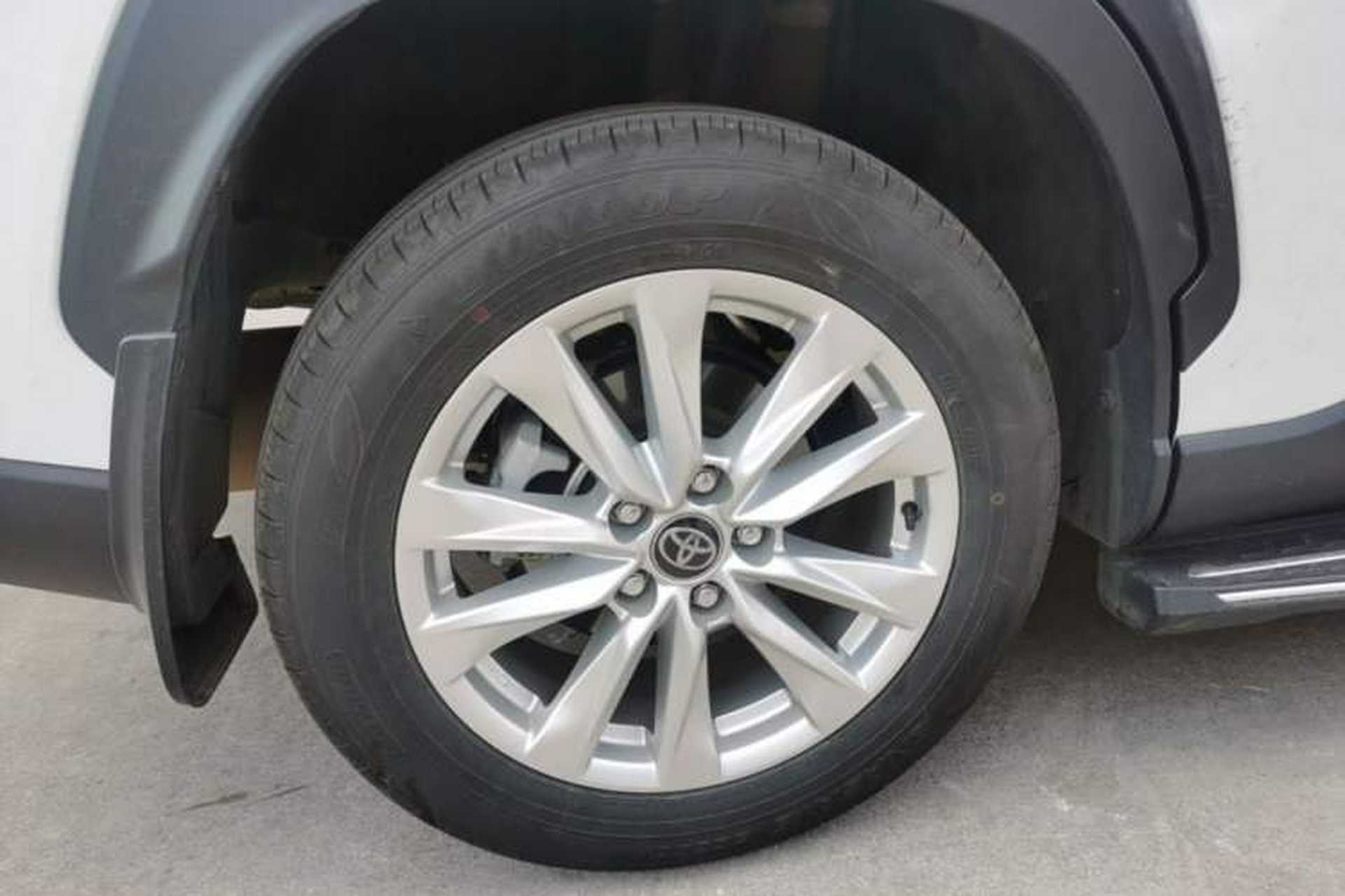 Used Toyota Corolla Cross 2024 2.0L Pioneer Edition Right Rear Wheel Hub