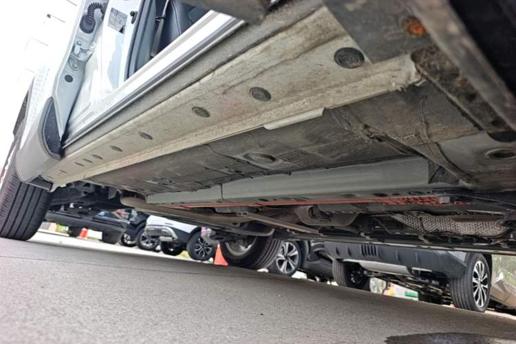Used Toyota Corolla Cross 2024 2.0L Smart Electric Hybrid Dual-Engine Pioneer Edition Right Side Sill