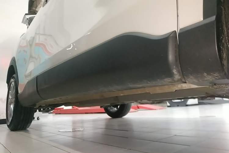 Used Toyota Corolla Cross 2024 2.0L Elite Edition Right Side Sill