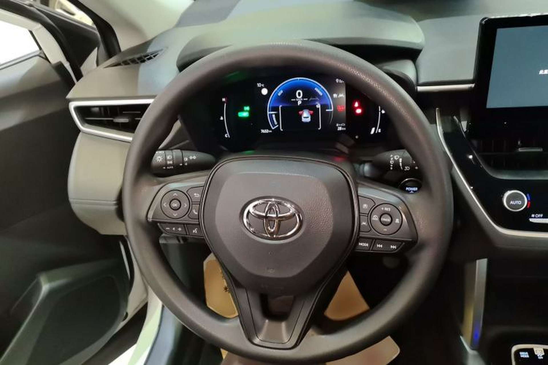 Used Toyota Corolla Cross 2024 2.0L Smart Electric Hybrid Dual-Engine Pioneer Edition Steering Wheel