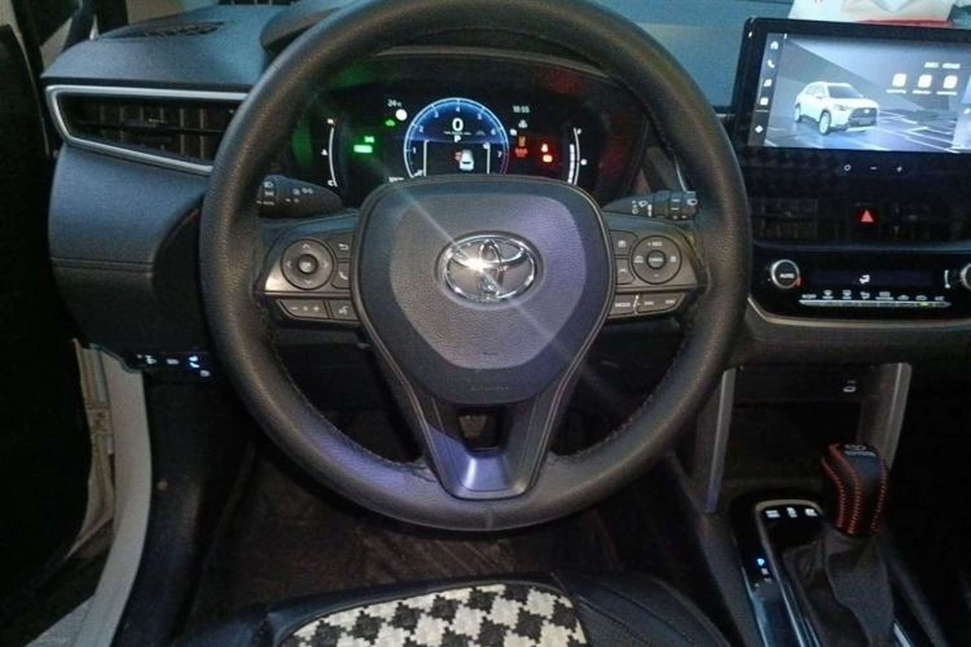 Used Toyota Corolla Cross 2024 2.0L Smart Electric Hybrid Dual-Engine Pioneer Edition Steering Wheel