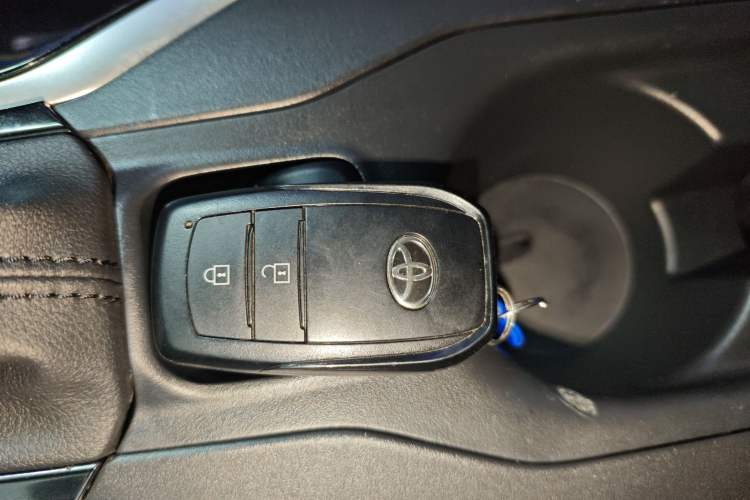 Used Toyota Corolla Cross 2024 2.0L Smart Electric Hybrid Dual-Engine Pioneer Edition Vehicle Key