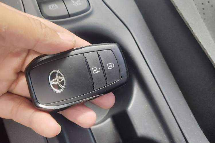Used Toyota Corolla Cross 2024 2.0L Smart Electric Hybrid Dual-Engine Pioneer Edition Vehicle Key
