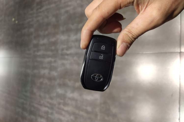 Used Toyota Corolla Cross 2024 2.0L Smart Electric Hybrid Dual-Engine Pioneer Edition Vehicle Key