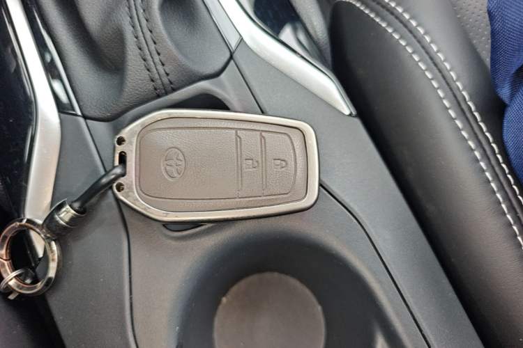 Used Toyota Corolla Cross 2024 2.0L Smart Electric Hybrid Dual-Engine Pioneer Edition Vehicle Key