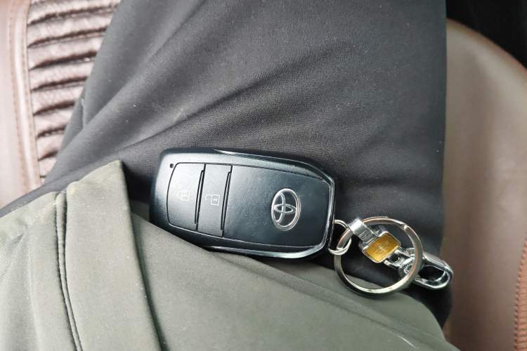Used Toyota Corolla Cross 2024 2.0L Smart Electric Hybrid Dual-Engine Pioneer Edition Vehicle Key
