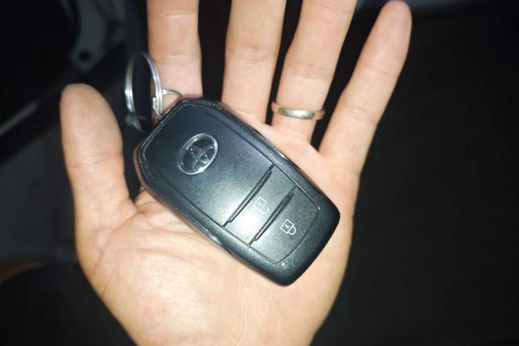 Used Toyota Corolla Cross 2024 2.0L Smart Electric Hybrid Dual-Engine Pioneer Edition Vehicle Key