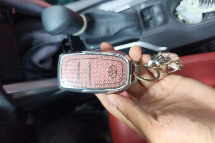 Used Toyota Corolla Cross 2024 2.0L Smart Electric Hybrid Dual-Engine Elite Edition Vehicle Key