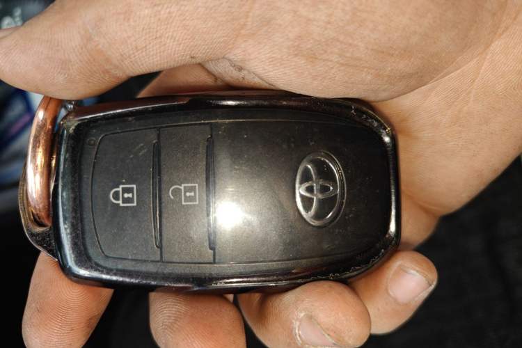 Used Toyota Corolla Cross 2024 2.0L Smart Electric Hybrid Dual-Engine Pioneer Edition Vehicle Key