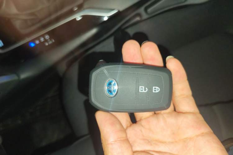 Used Toyota Corolla Cross 2024 2.0L Smart Electric Hybrid Dual-Engine Pioneer Edition Vehicle Key