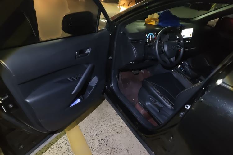 Used Toyota Corolla Cross 2026 Model 2.0L Smart Electric Hybrid Dual-Engine Pioneer Edition Driver Seat