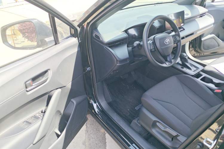 Used Toyota Corolla Cross 2026 Model 2.0L Smart Electric Hybrid Dual-Engine Pioneer Edition Driver Seat