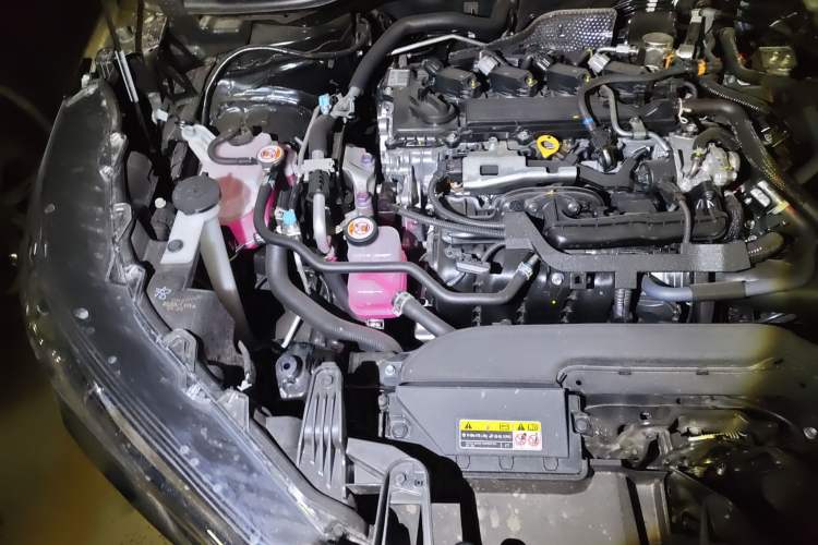 Used Toyota Corolla Cross 2026 Model 2.0L Smart Electric Hybrid Dual-Engine Pioneer Edition Engine Bay Right