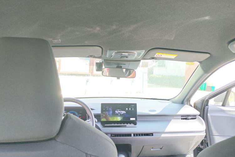 Used Toyota Corolla Cross 2026 Model 2.0L Smart Electric Hybrid Dual-Engine Pioneer Edition Headliner