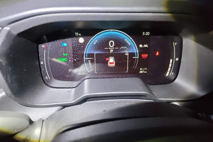 Used Toyota Corolla Cross 2026 Model 2.0L Smart Electric Hybrid Dual-Engine Pioneer Edition Instrument Cluster