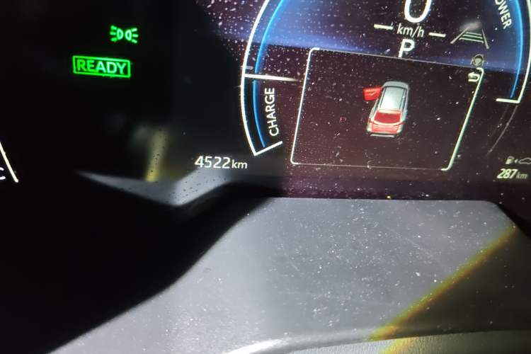 Used Toyota Corolla Cross 2026 Model 2.0L Smart Electric Hybrid Dual-Engine Pioneer Edition Odometer Close Up