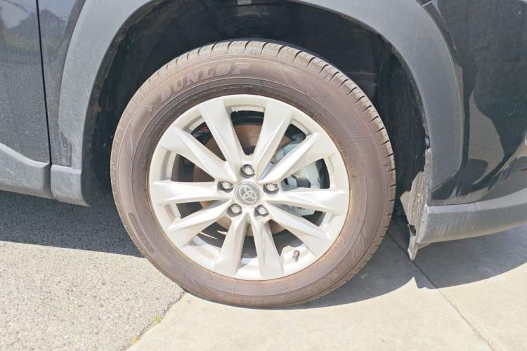 Used Toyota Corolla Cross 2026 Model 2.0L Smart Electric Hybrid Dual-Engine Pioneer Edition Right Front Wheel Hub