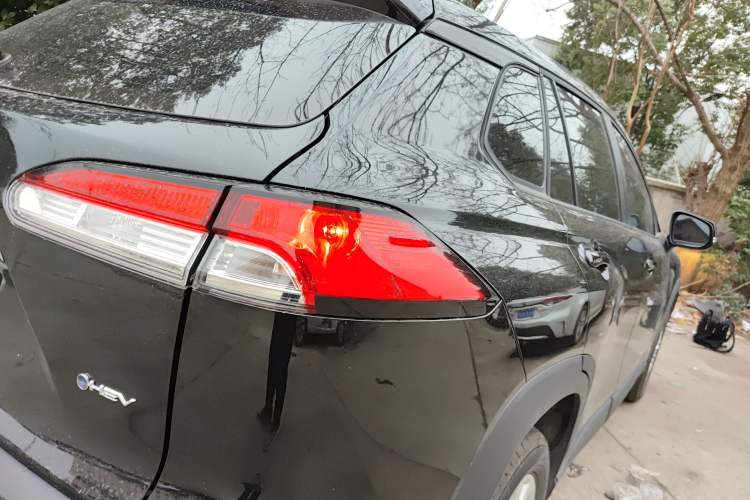 Used Toyota Corolla Cross 2026 Model 2.0L Smart Electric Hybrid Dual-Engine Pioneer Edition Right Rear Taillight