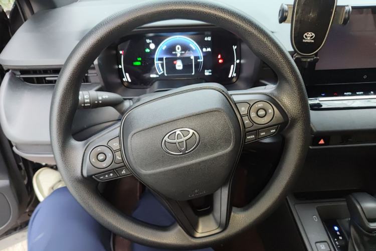 Used Toyota Corolla Cross 2026 Model 2.0L Smart Electric Hybrid Dual-Engine Pioneer Edition Steering Wheel