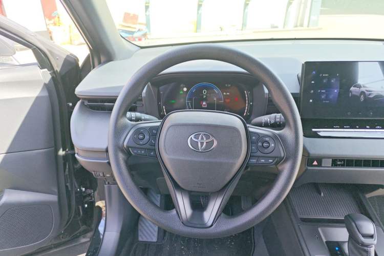 Used Toyota Corolla Cross 2026 Model 2.0L Smart Electric Hybrid Dual-Engine Pioneer Edition Steering Wheel