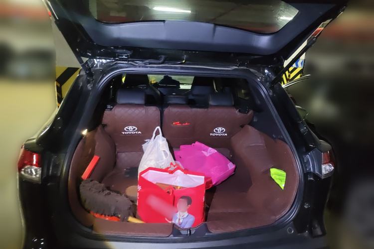 Used Toyota Corolla Cross 2026 Model 2.0L Smart Electric Hybrid Dual-Engine Pioneer Edition Trunk