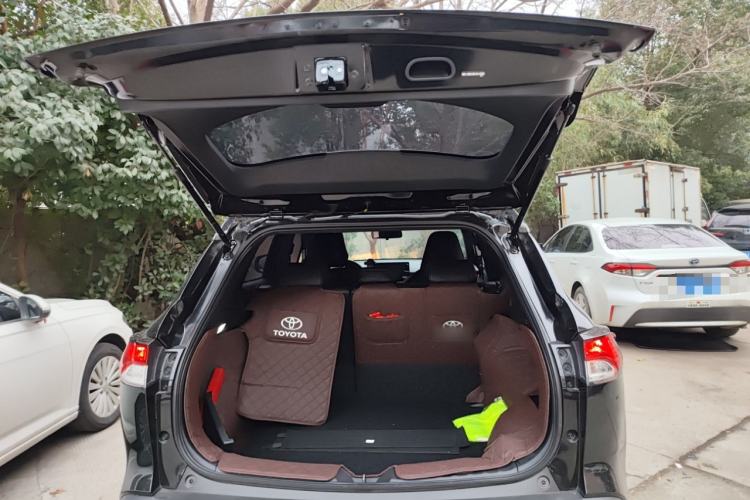 Used Toyota Corolla Cross 2026 Model 2.0L Smart Electric Hybrid Dual-Engine Pioneer Edition Trunk