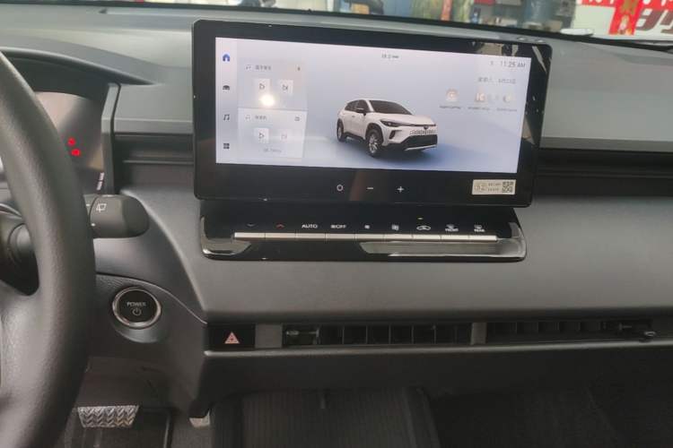 Used Toyota Corolla Cross 2026 Model 2.0L Smart Electric Hybrid Dual-Engine Pioneer Edition Audio And AC Panel