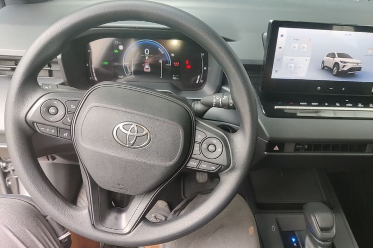 Used Toyota Corolla Cross 2026 Model 2.0L Smart Electric Hybrid Dual-Engine Pioneer Edition Center Console